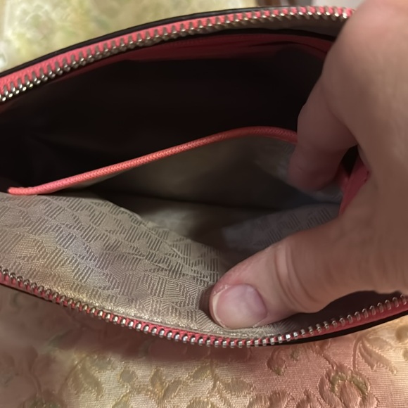 Michael Kors shoulder strap, cross body bag. Small Pink and silver hardware - Picture 6 of 8